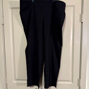 Avenue Women’s Black Ankle Pants